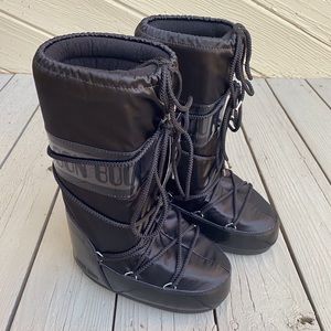 MOONBOOT all black nylon boots NWT